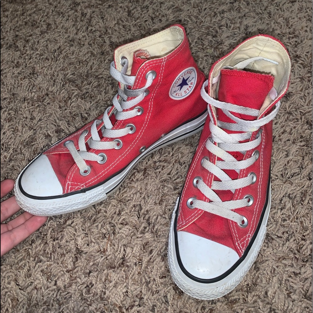 RED CONVERSE